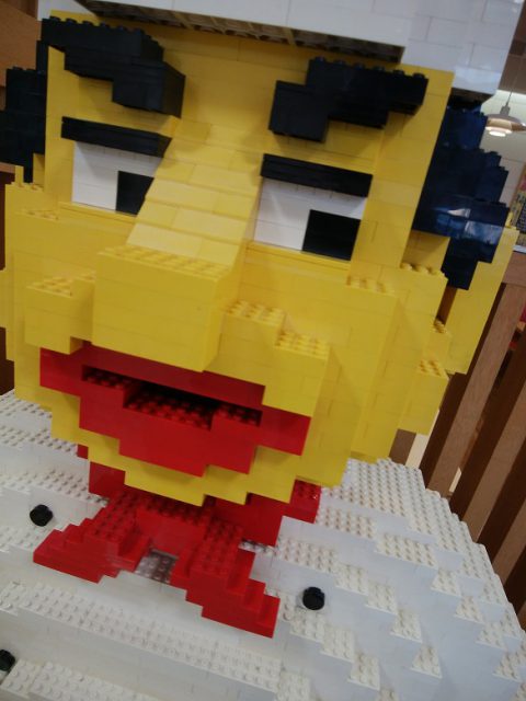 小谷SA (上り) レゴで作ったコックさん アップ